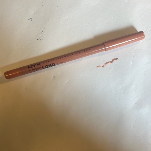 4 Lip Liners - Picture 3 of 9